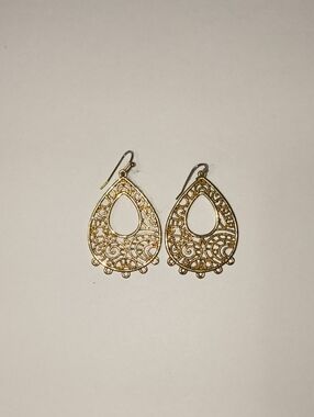 Delicate Gold Teardrop Filigree Dangle Earrings